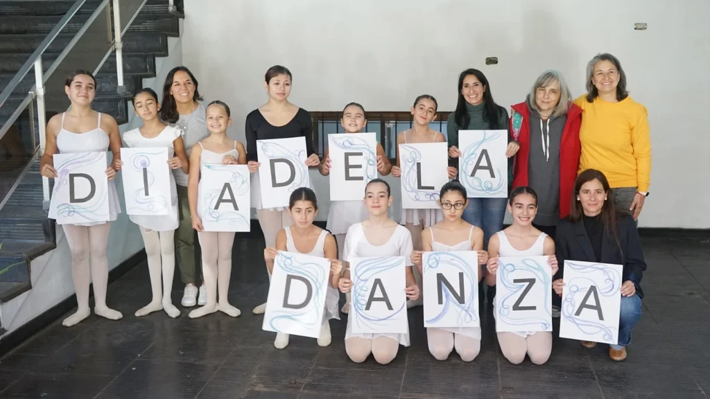 La Ciudad se Rinde al Encanto de la Danza