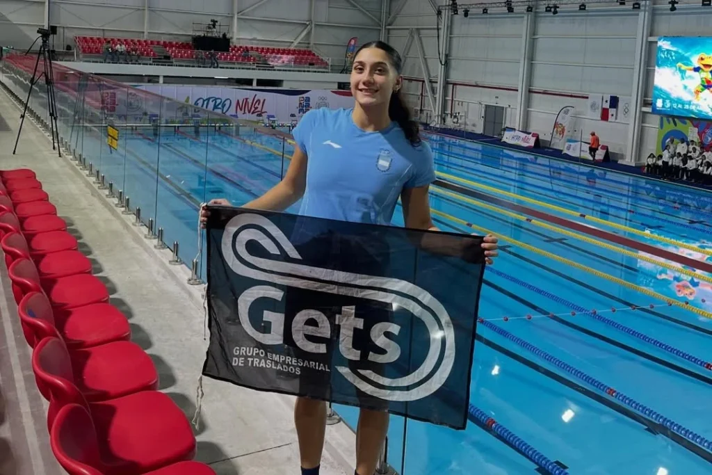 La nadadora necochense Guadalupe Angiolini destaca en los Juegos Suramericanos de la Juventud 2026