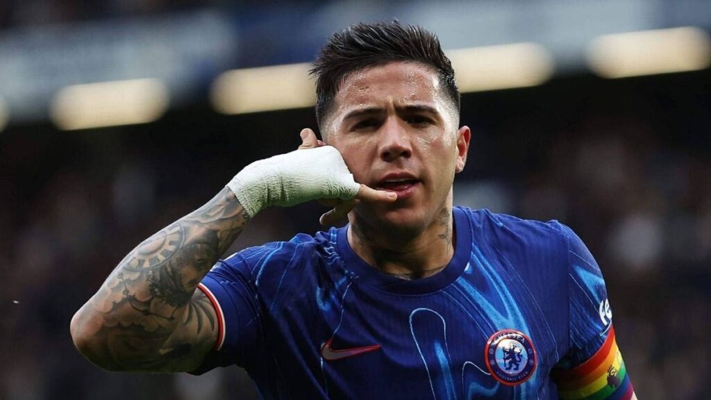 Enzo Fernández en el centro del interés: ¿Qué futuro le espera al mediocampista argentino?