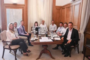 Gobierno intenta manejar interna por carriles subterráneos