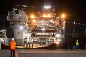 Puerto Quequén se integra a proyectos energéticos nacionales con carga histórica de buque en Punta Colorada