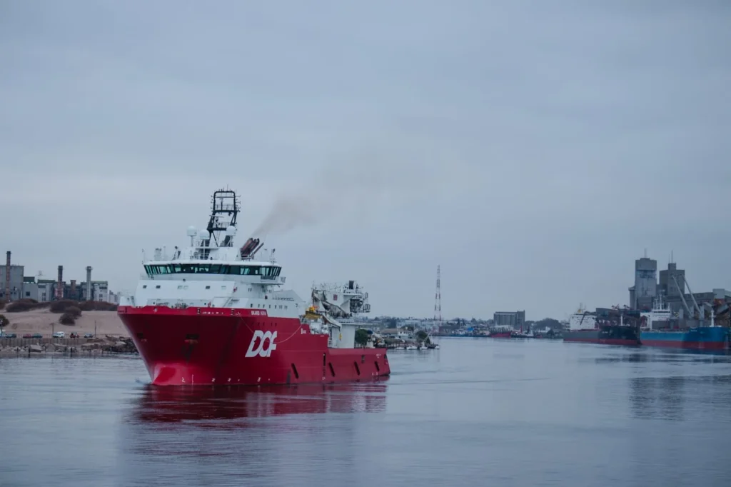 El Skandi Hera despega rumbo a Punta Colorada: un paso más hacia el crecimiento de nuestra región