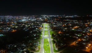 Avanza la modernización del alumbrado en la Avenida Almirante Brown