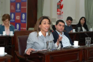 Concejal de Nueva Necochea Critica a Libertario por Pedir Monumento para Ganar Favor del Presidente