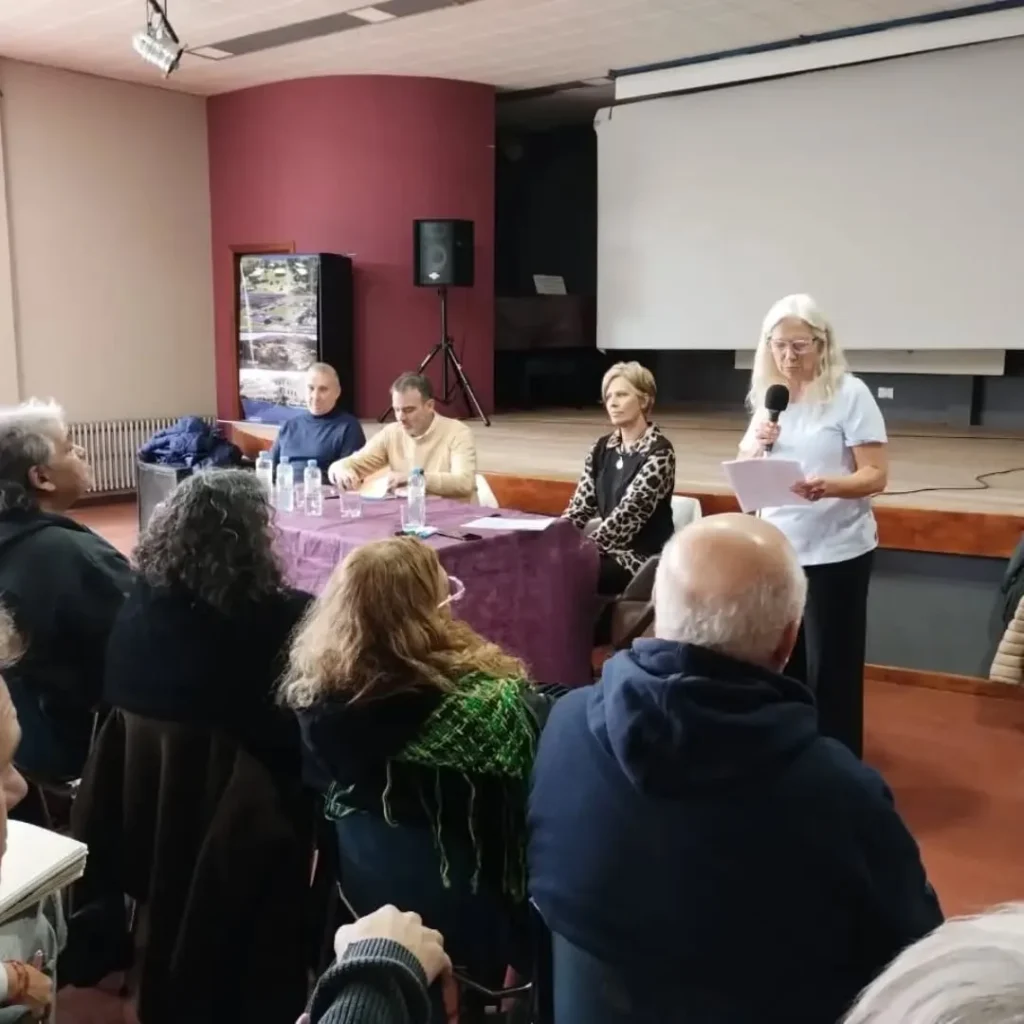 Construyendo una sociedad pacífica: la charla-taller en el Centro Cultural Necochea