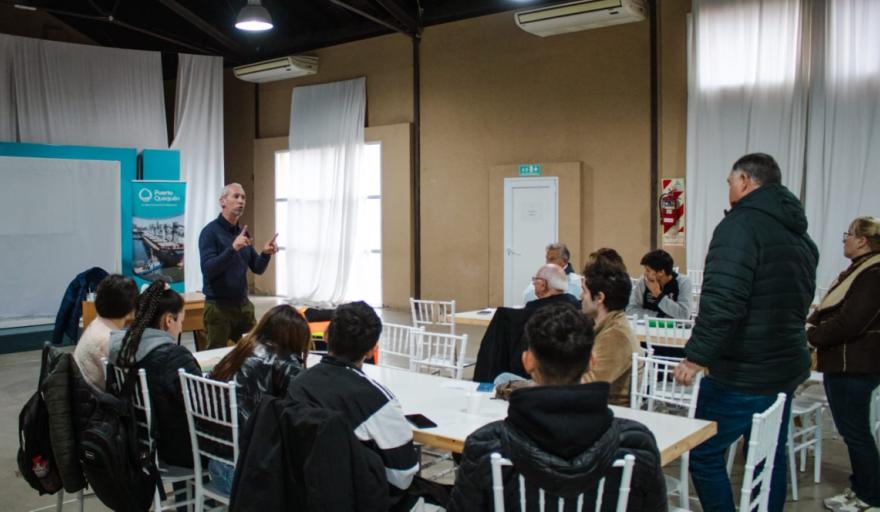 Formación y Desarrollo: Visita de Estudiantes y Docentes al Puerto de Quequén
