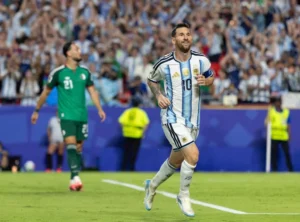 Argentina inicia su andanza en el Mundial con una victoria emocionante