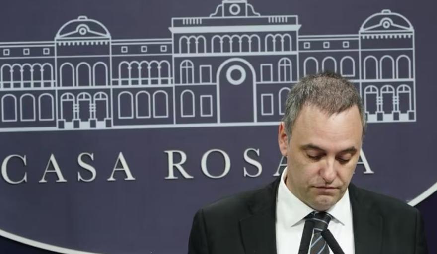 Renuncia de Manuel Adorni: Una Crisis Política que Rezagó en el Ejecutivo Nacional