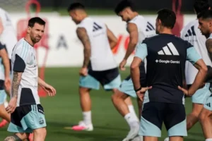 El equipo argentino sigue adelante a pesar de los rumores sobre la salud de Messi padre
