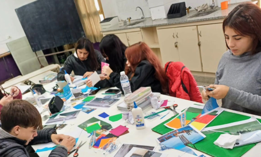 Estudiantes de la Secundaria N°3 de Quequén Crean Obras de Arte en el Puerto