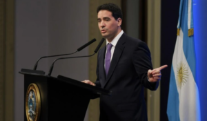 El Vocero Presidencial Defiende las Tarifas y las Subidas de Precios