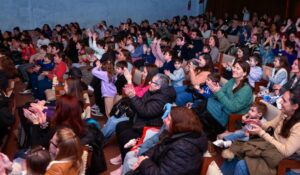Vacaciones en familia en Necochea: un festival de entretenimiento en el Teatro Municipal