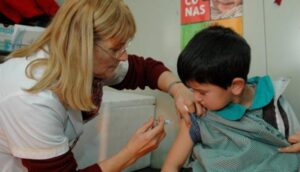Vacunación en Argentina: Un informe preocupante sobre la cobertura de vacunas en niños y adultos mayores