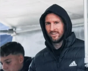 Messi se suma a la fanfarria: vio partido de su club familiar en Arroyo Seco