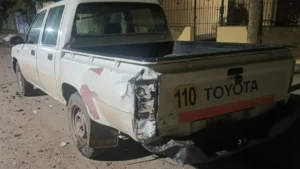 Detención tras accidente: una camioneta Chevrolet S10 causa daños en Lobería