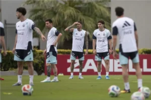 La Selección argentina presenta su equipo para la semifinal frente a Inglaterra