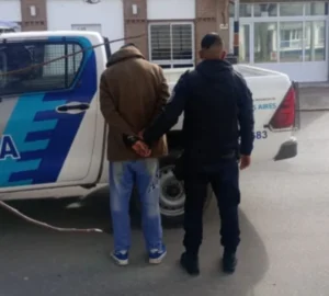 Operatvio Rápido de la Policía de Necochea Suelta A la Lluvia Un Hurto en Pocos Minutos