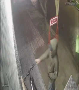 ¿Se encuentra a la persona que robó una bicicleta en Necochea?