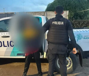 Operativo Policial en Quequén: Joven de 18 Años Detenido por Intento de Sustracción de Cable