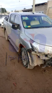 Operativo en la Avenida 59: Un conductor se fugó tras una colisión y el secuestro de su vehículo