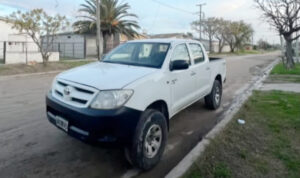 Una Camioneta Toyota Hilux Fue Robada en Necochea. La Comunidad Es Necesaria para Su Localización