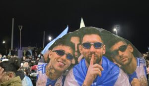 Vecinos de Necochea se reunieron para reconocer a la Selección Argentina