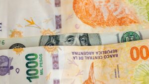 Caída del Peso Argentino: ¿Cuáles son los Escenarios Posibles para el Dólar?